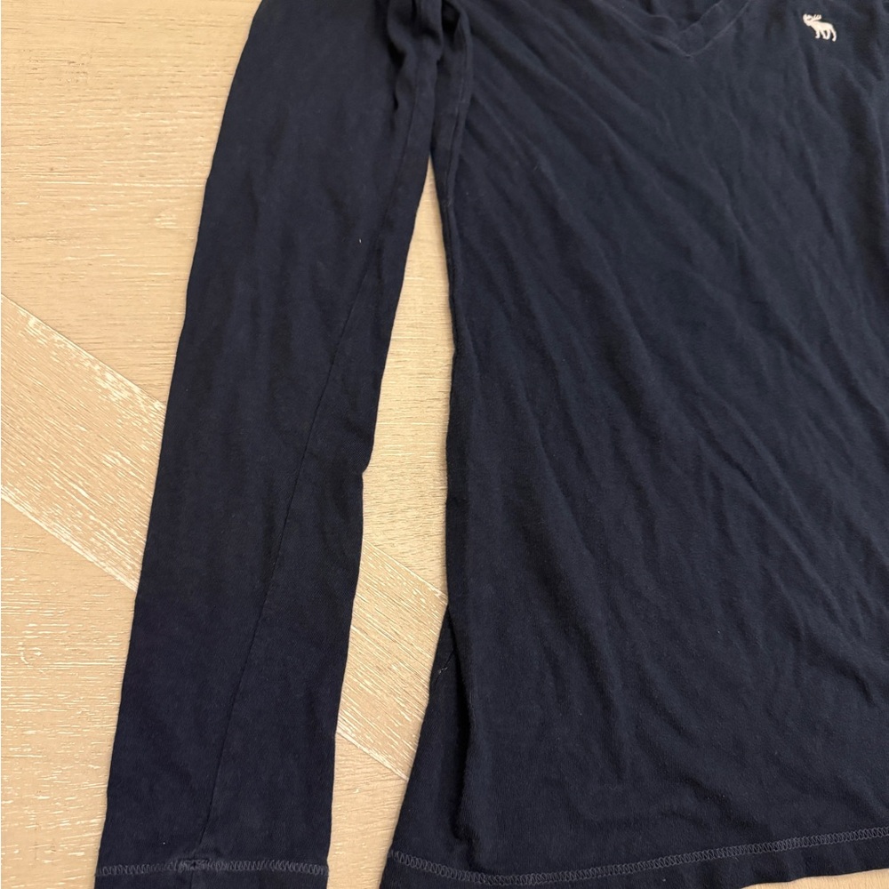 Abercrombie & Fitch Women's Blue V-Neck Long Sleeve Tee Bella Swan - Picture 4 of 7